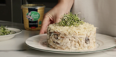Salată cu pui și ciuperci
